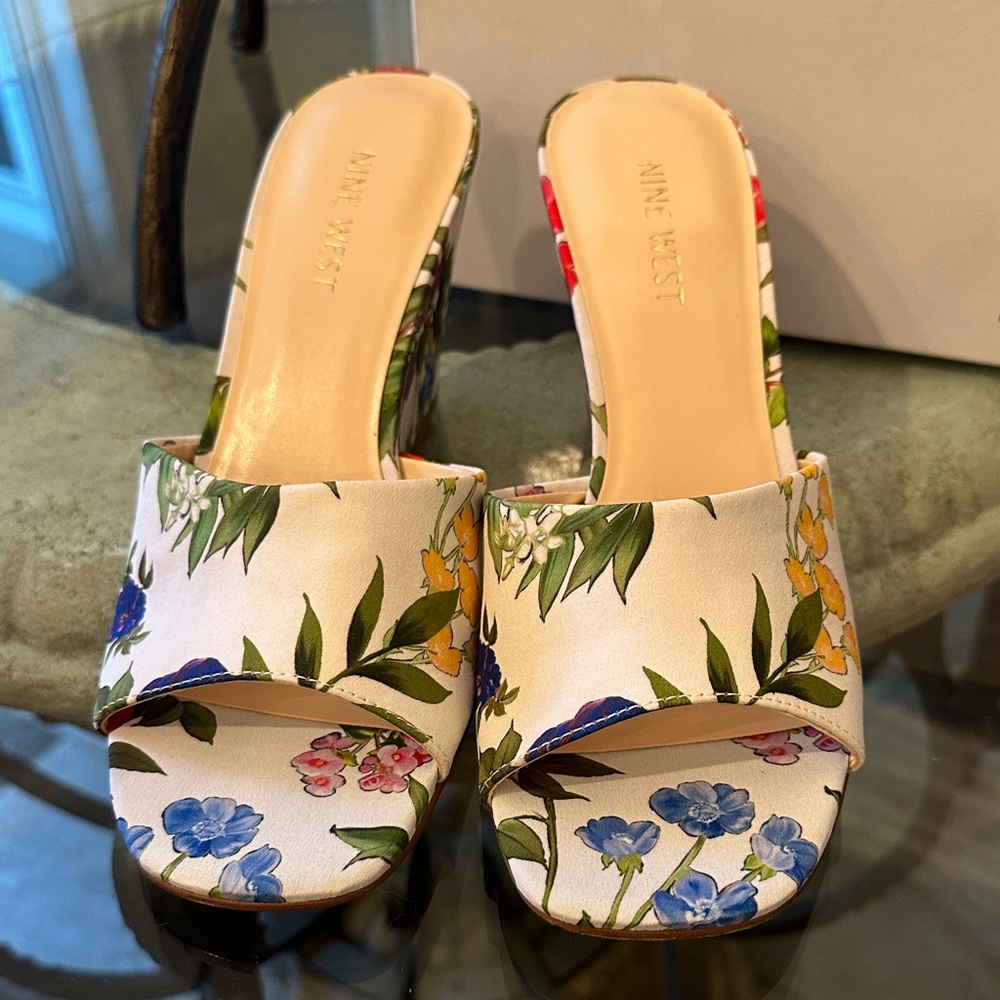 $95 Nine West Floral Wedge Sandals - Red and Green Sz 8 New In Box - Picture 16 of 16